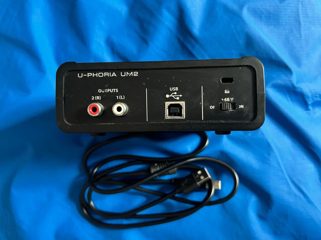 Interface de áudio Behringer U-phoria Um2 - Foto 4