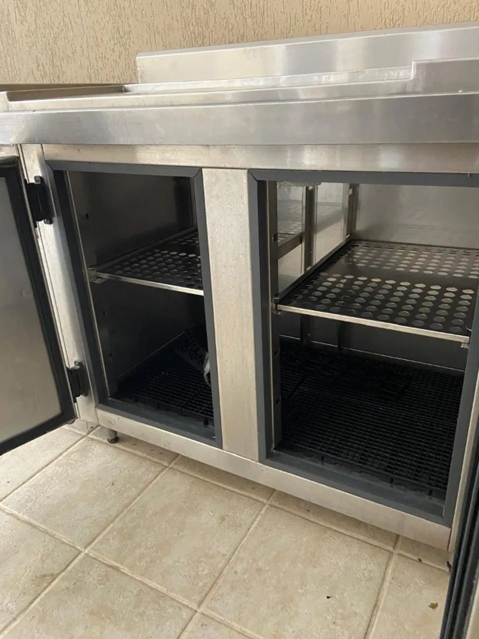 Bancada Refrigerada Industrial em Aço Inox Sob Medida com Cuba - Foto 2