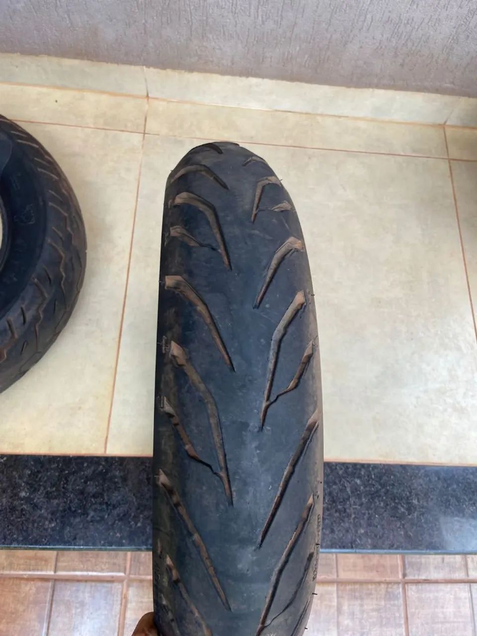 Pneus shadow, Boulevard aro 15 e 17. 500 reais o par. - Foto 2