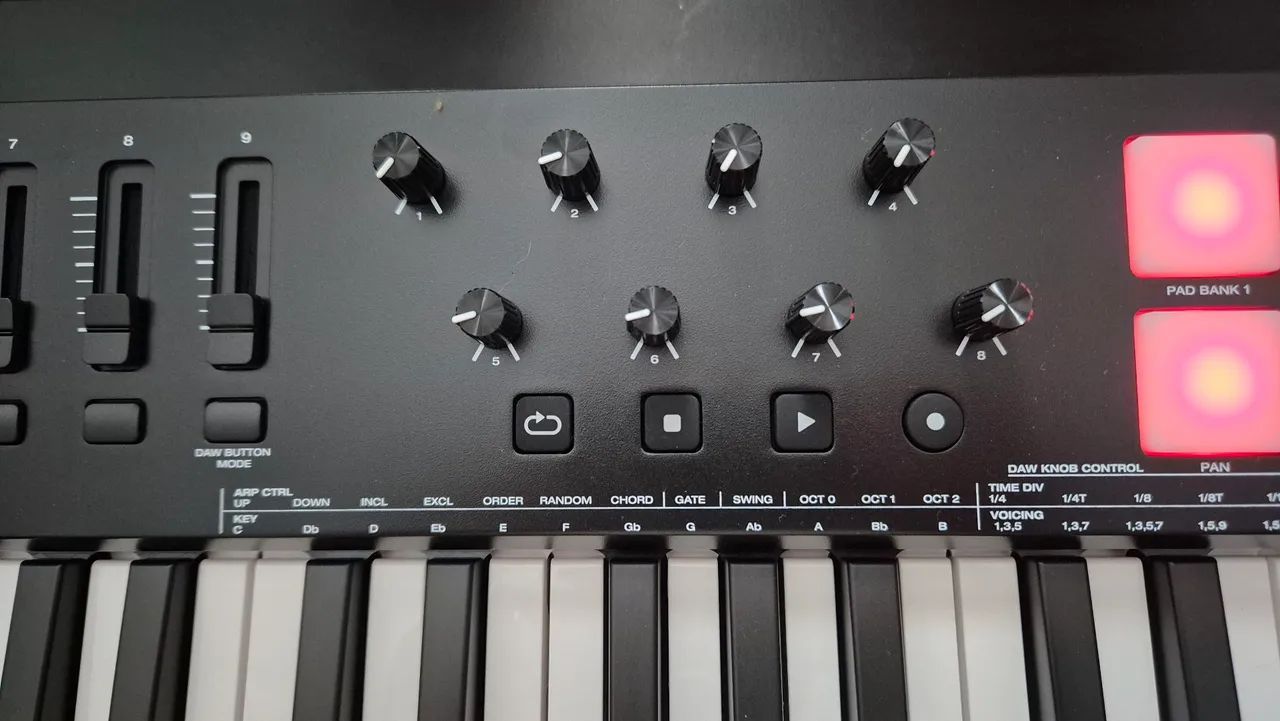 Controlador MIDI OXYGEN 61 - Foto 4