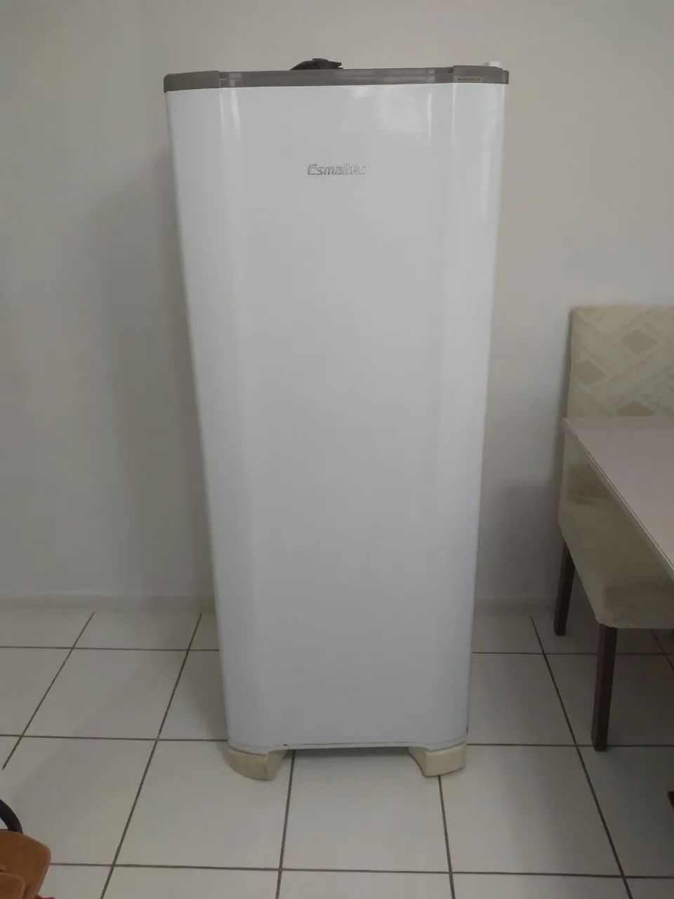 Vendo geladeira Esmaltec!