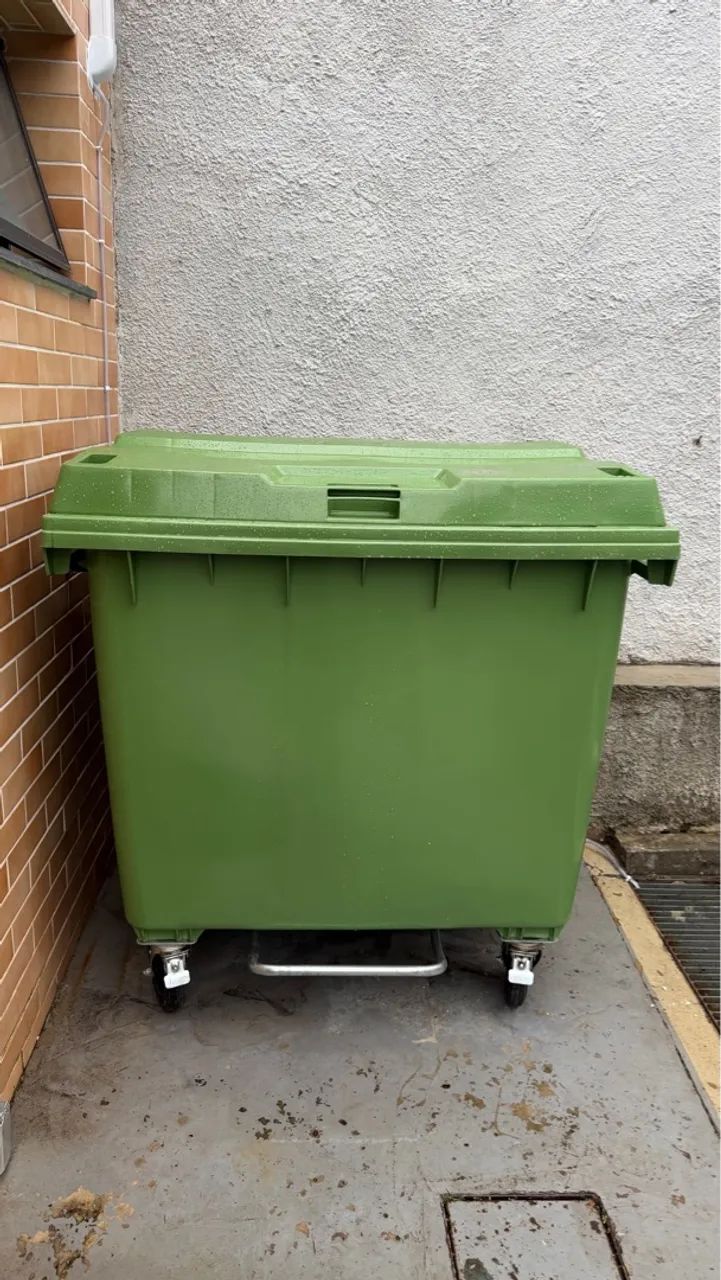 Contêiner De lixo com pedal automático  