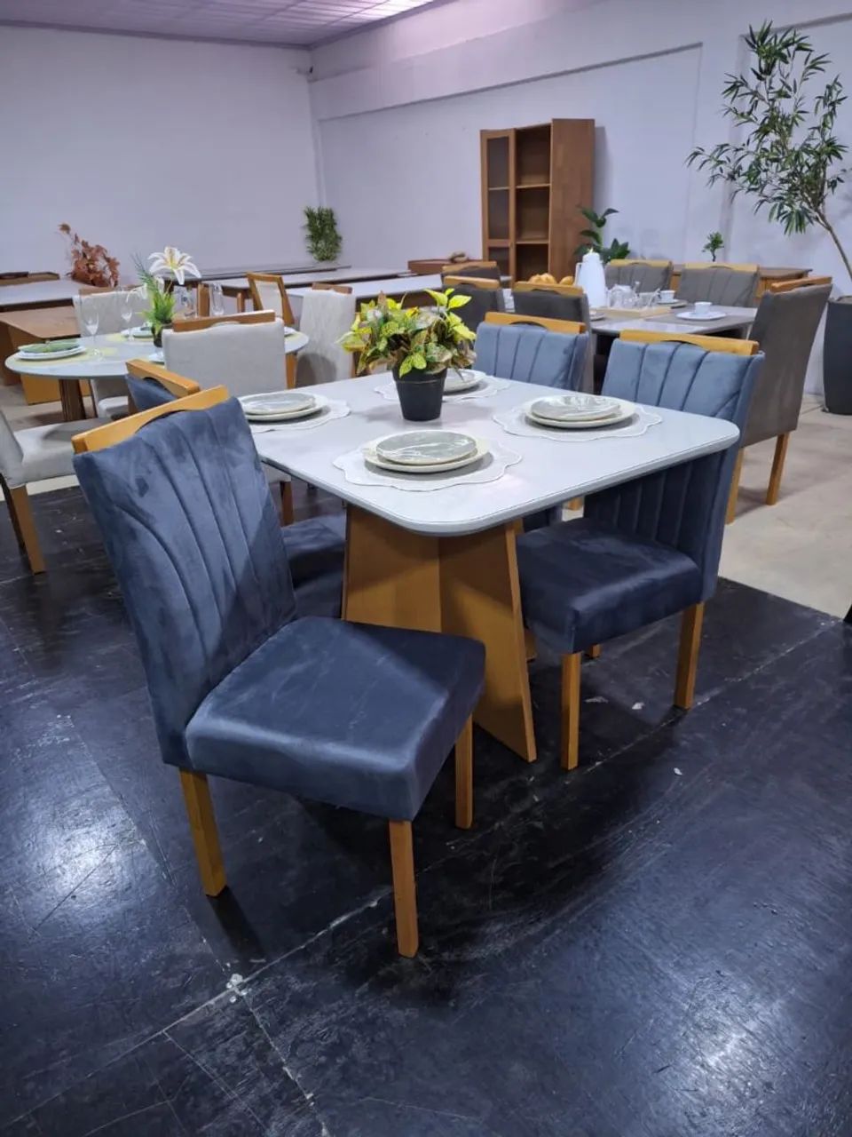 Mesa de jantar 4 cadeiras com tampo de vidro, Modena e  elegante! Lançamento.