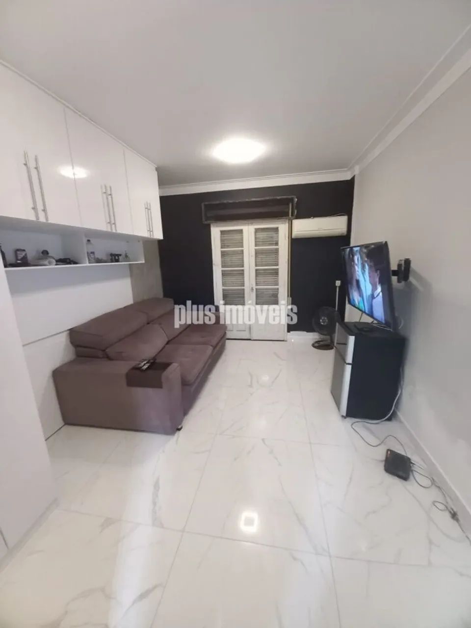 Studio Reformado com Varanda e Vaga de Garagem Privativa - Foto 3