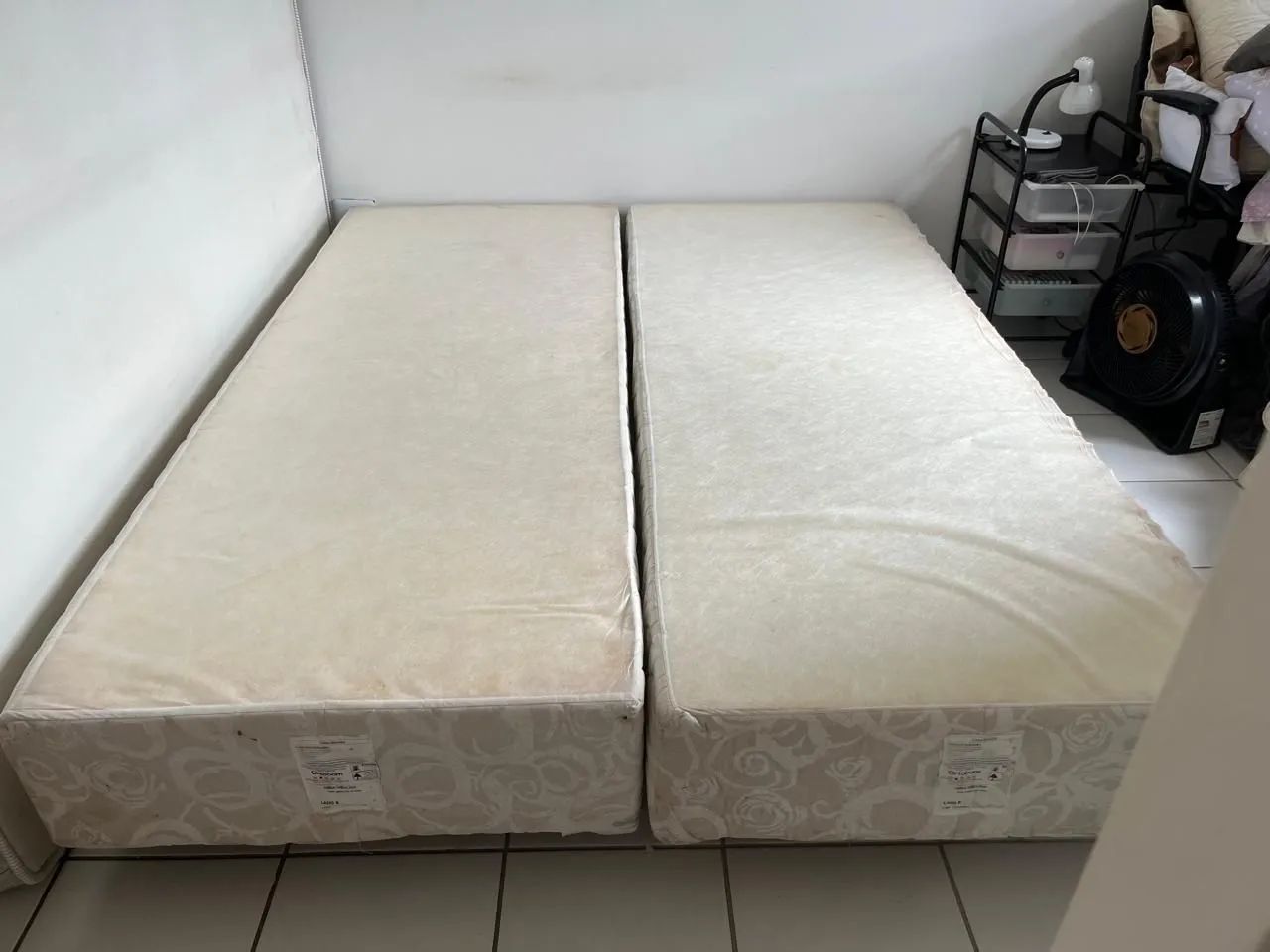 Cama box Queen  colchão ortobom mola ensacada com avarias no tecido  - Foto 5