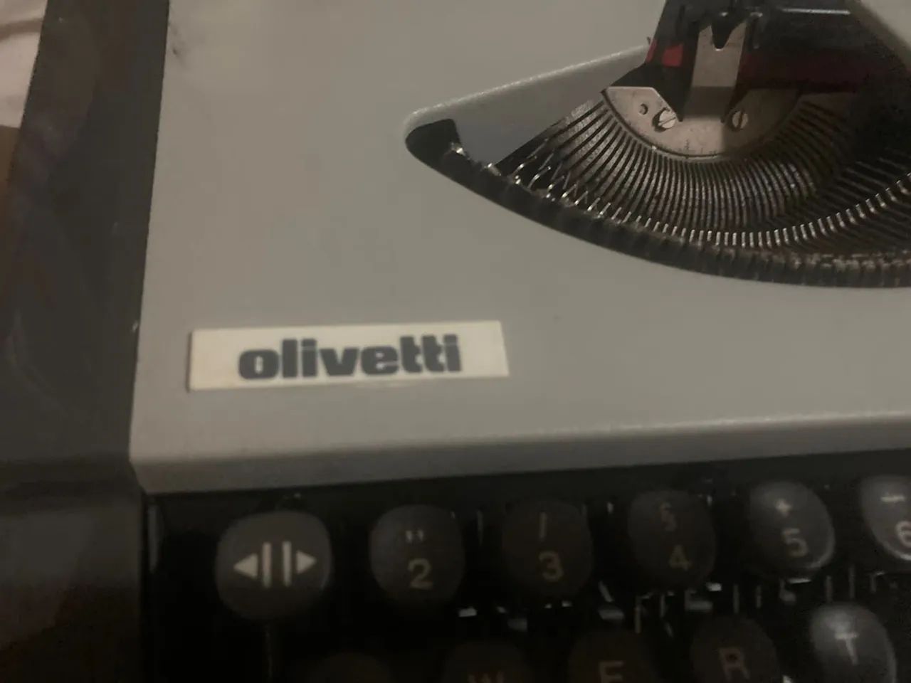 Máquina escrever olivetti