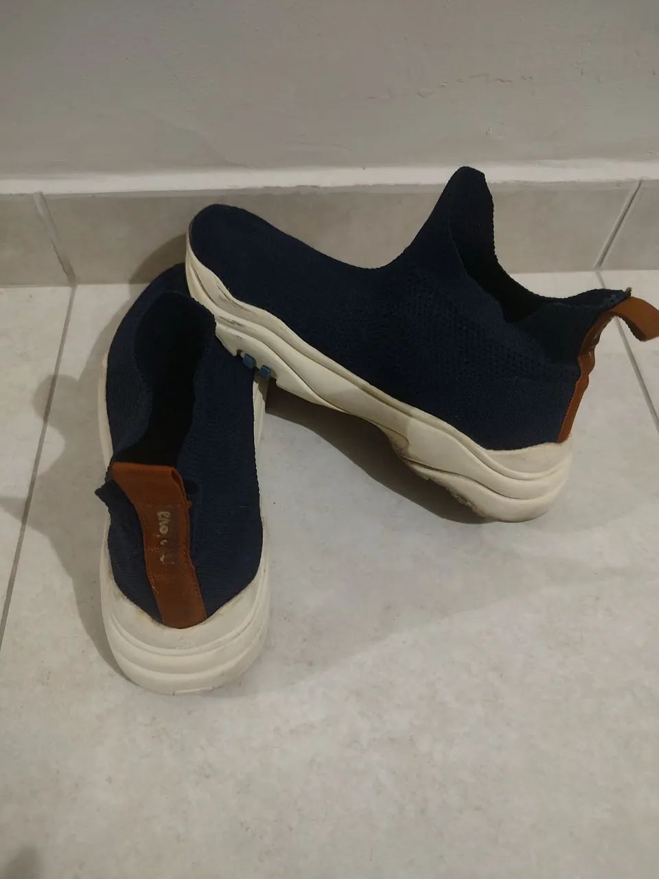 Tênis casual de marca combina com qualquer look