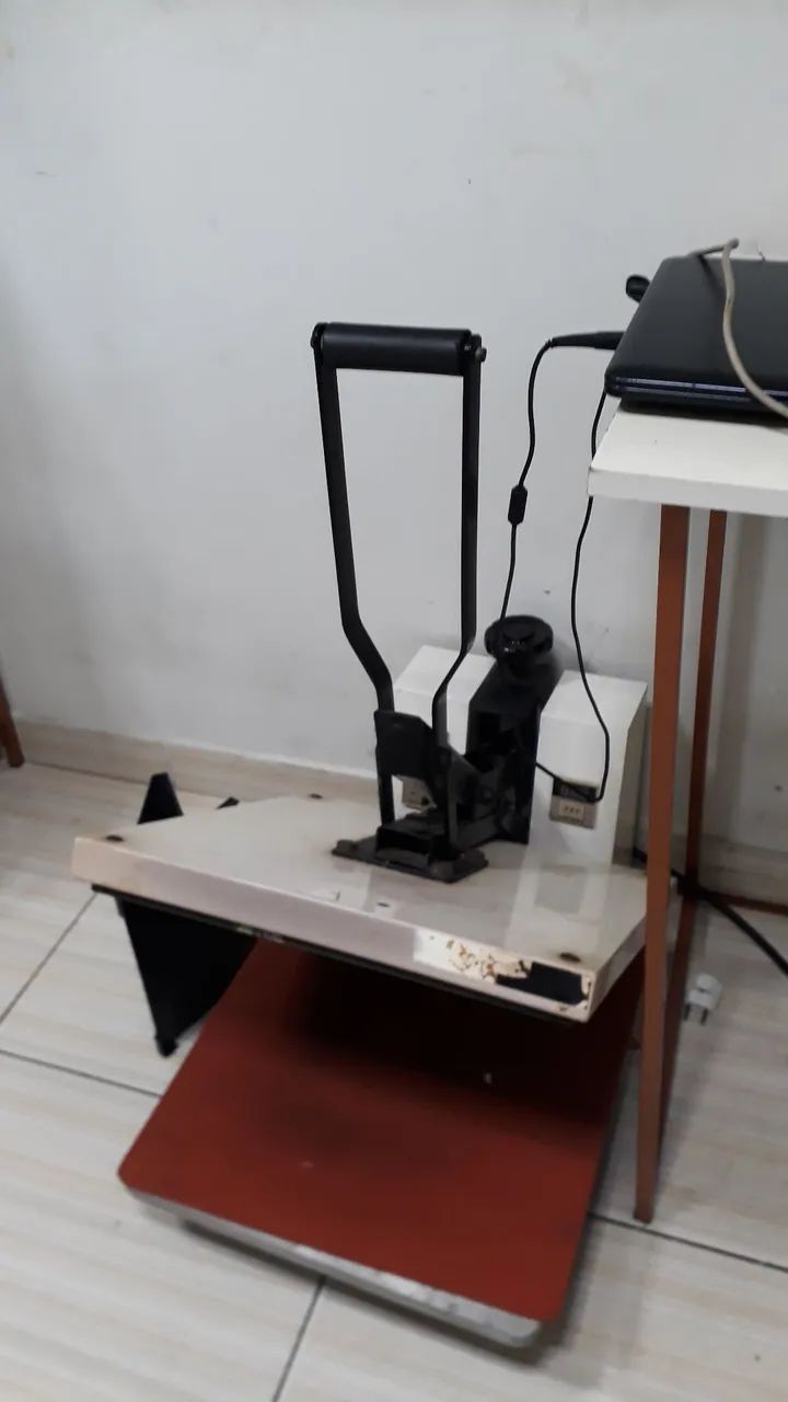 Máquina de estampar 