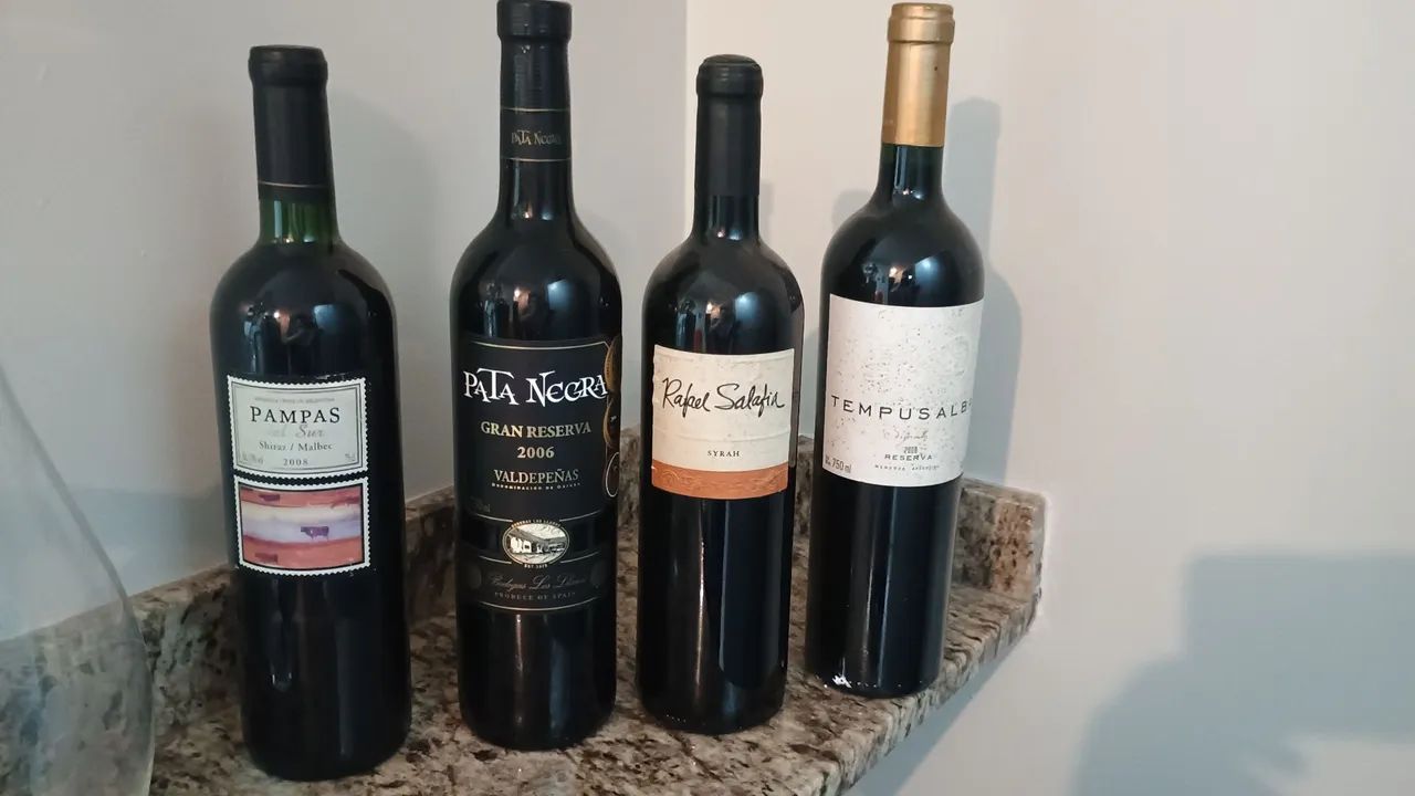Excelente oportunidade. Kit com 4 vinhos importados. São excelentes vinhos importados  pre