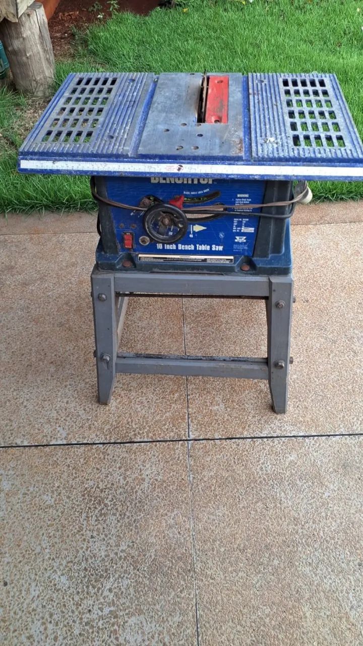 Selling a 10-inch bench table saw, well-maintained with base