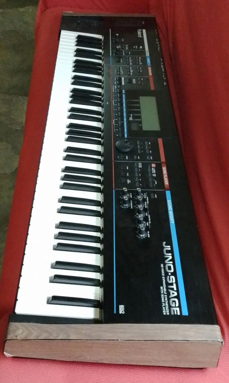 TECLADO ROLAND JUNO STAGE COM DEFEITO  - Foto 4