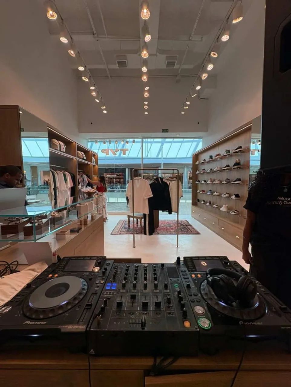 CDJ 2000 nexus + Mixer DJM 800
