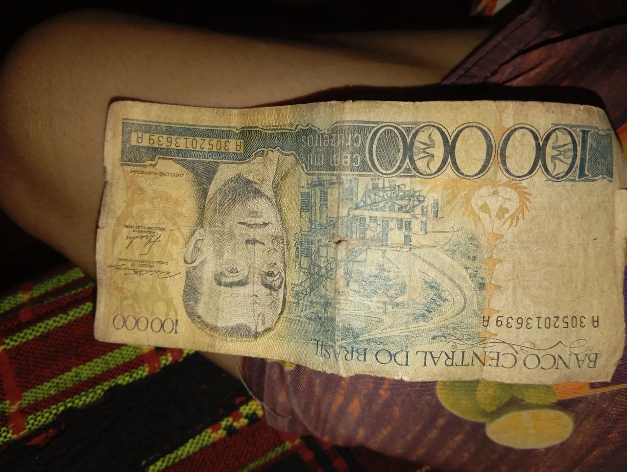 Vendo uma nota de cem mil cruzeiro!!