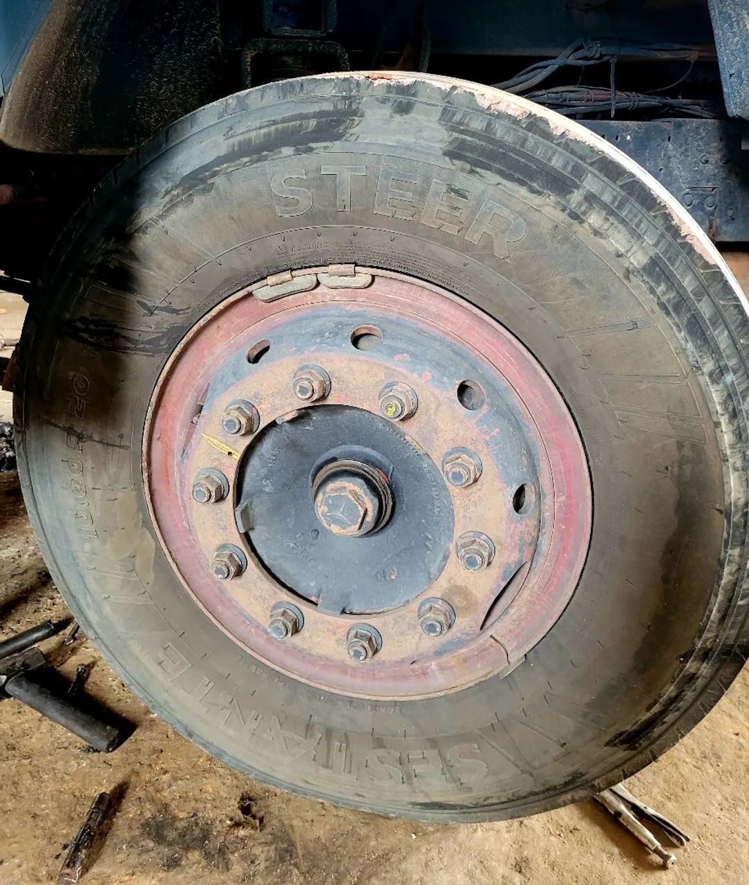 Roda com câmara 10 furos com pneu