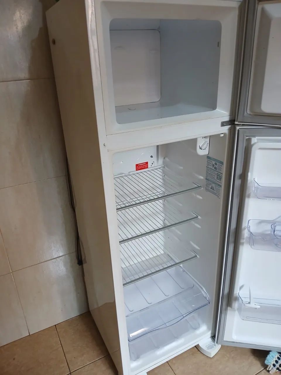 Geladeira Electrolux duplex gelo seco semi nova  - Foto 4