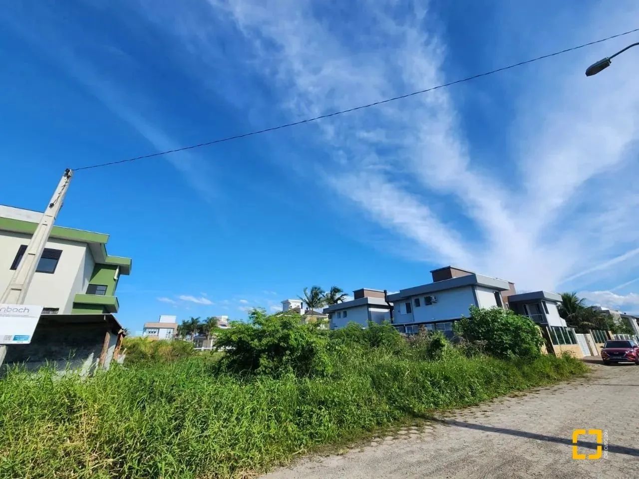 Terreno Carianos com 720 m²