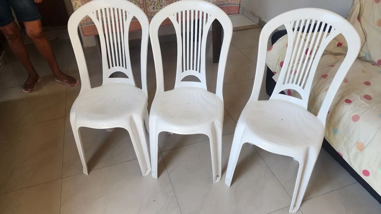 4 cadeiras de plástico  - Foto 2