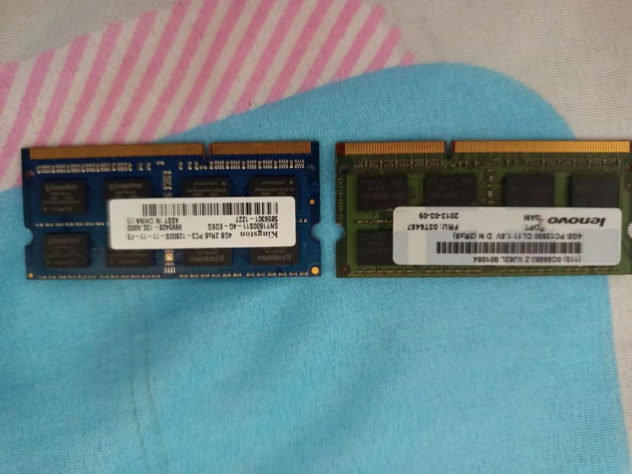 Duas memórias ram de 4 GB cada DDr3