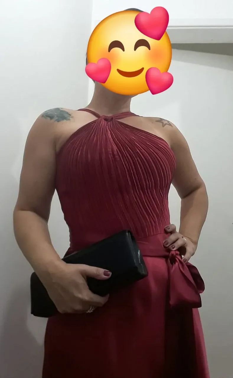 Vestido de cetim na cor cereja - Foto 5