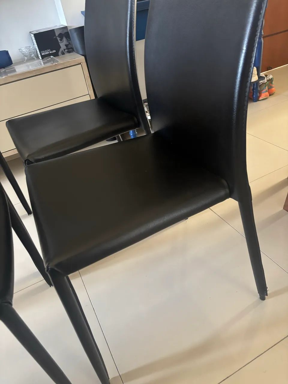 4 cadeiras pretas - Foto 3