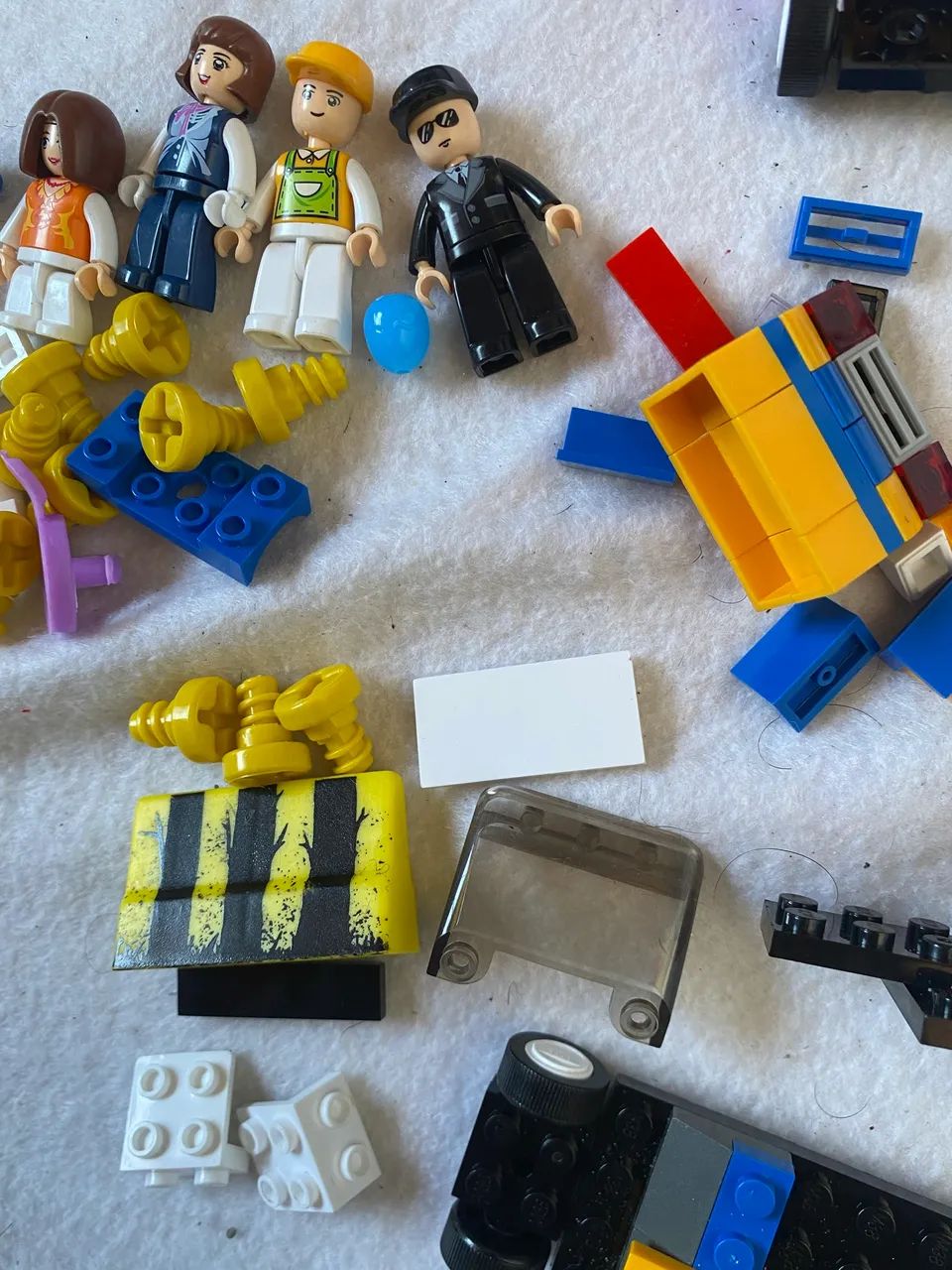 Bonecos lego e peças diversas - Foto 5