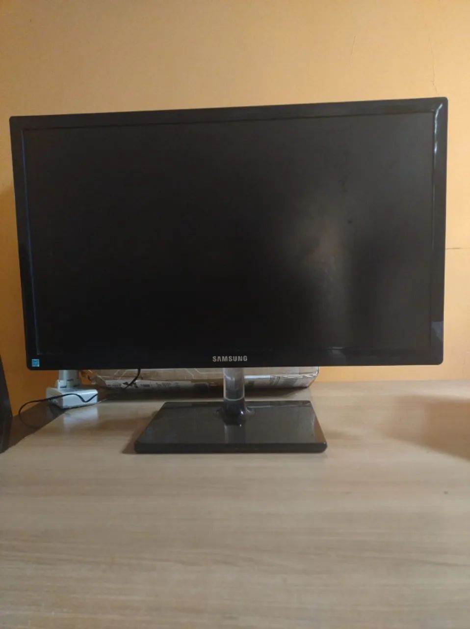MONITOR SANSUNG 23 POLEGADAS COM DEFEITO - Foto 2