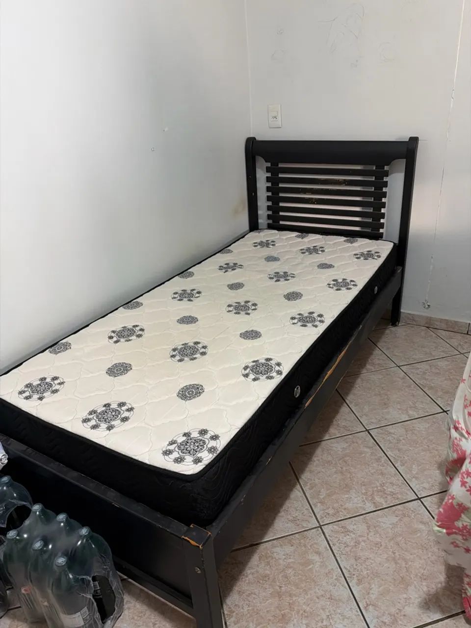 2 Camas de madeira 