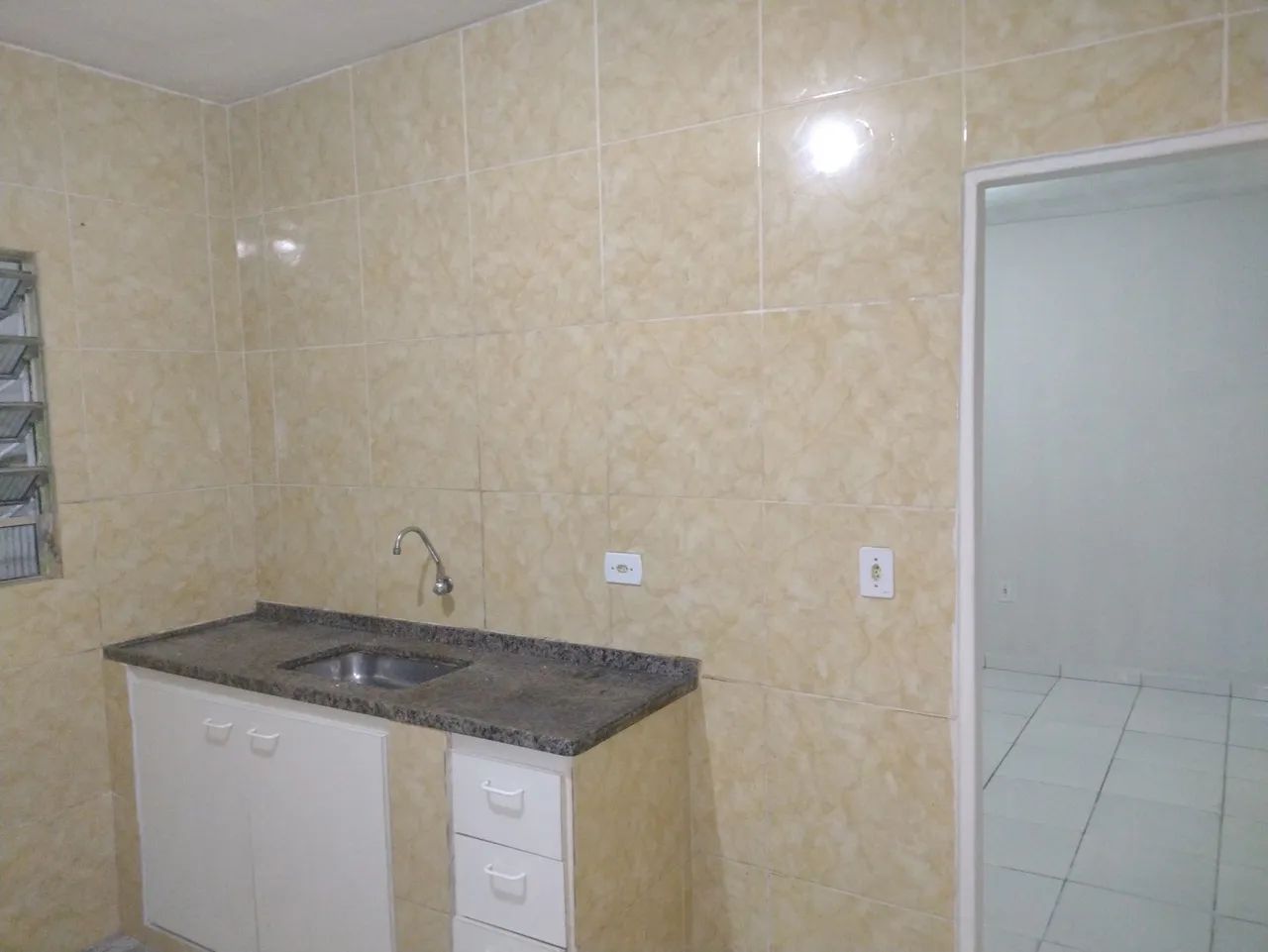 Aluga casa de 2 cômodos  - Foto 2