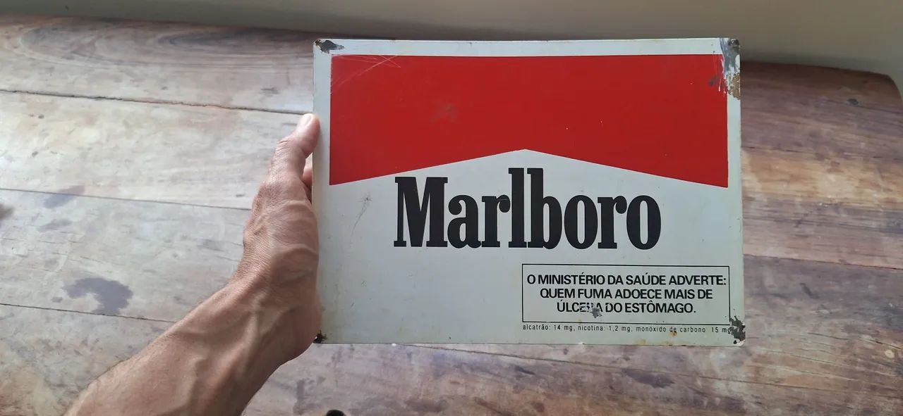 Antiga placa Marlboro.