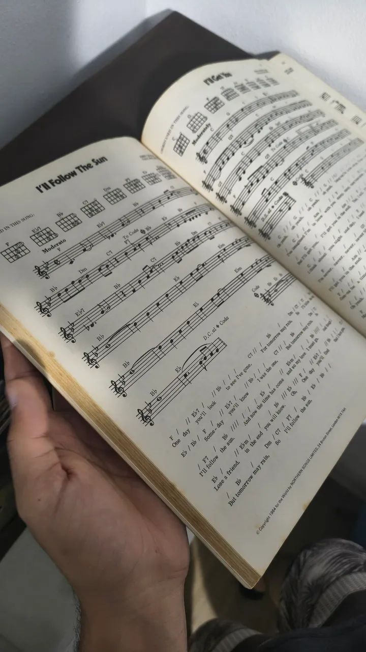 Livro The Beatles Complete: Complete - Easy Guitar Edition - Foto 4
