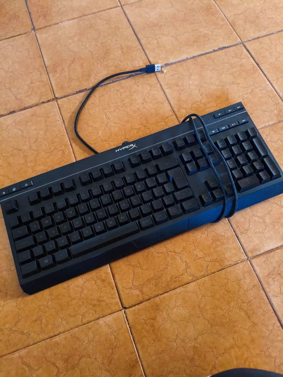 Teclado Gamer HyperX Alloy Core RGB ABNT2 USB