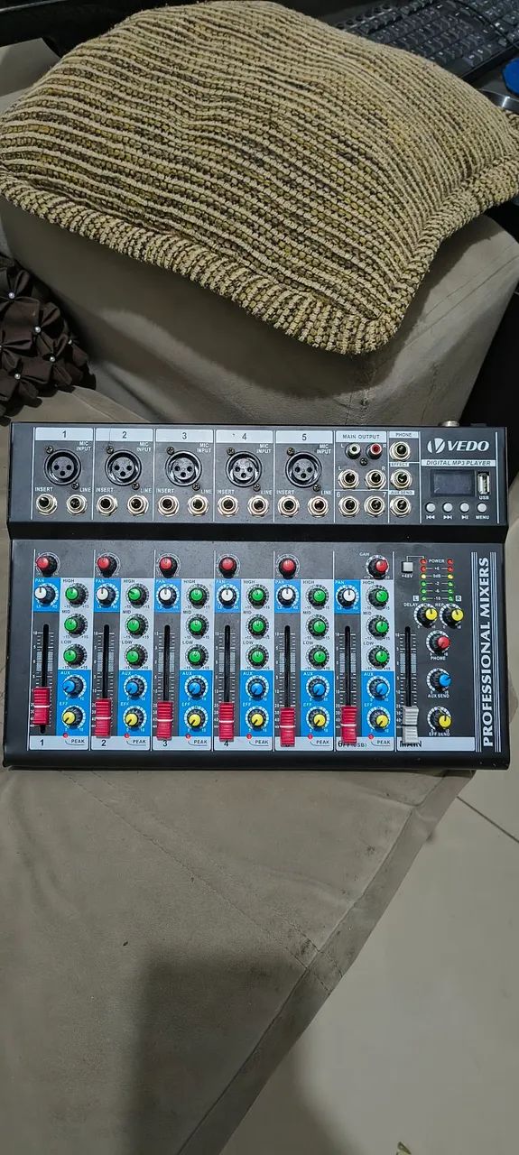 Mesa de som vedo 8 canais com efeitos 