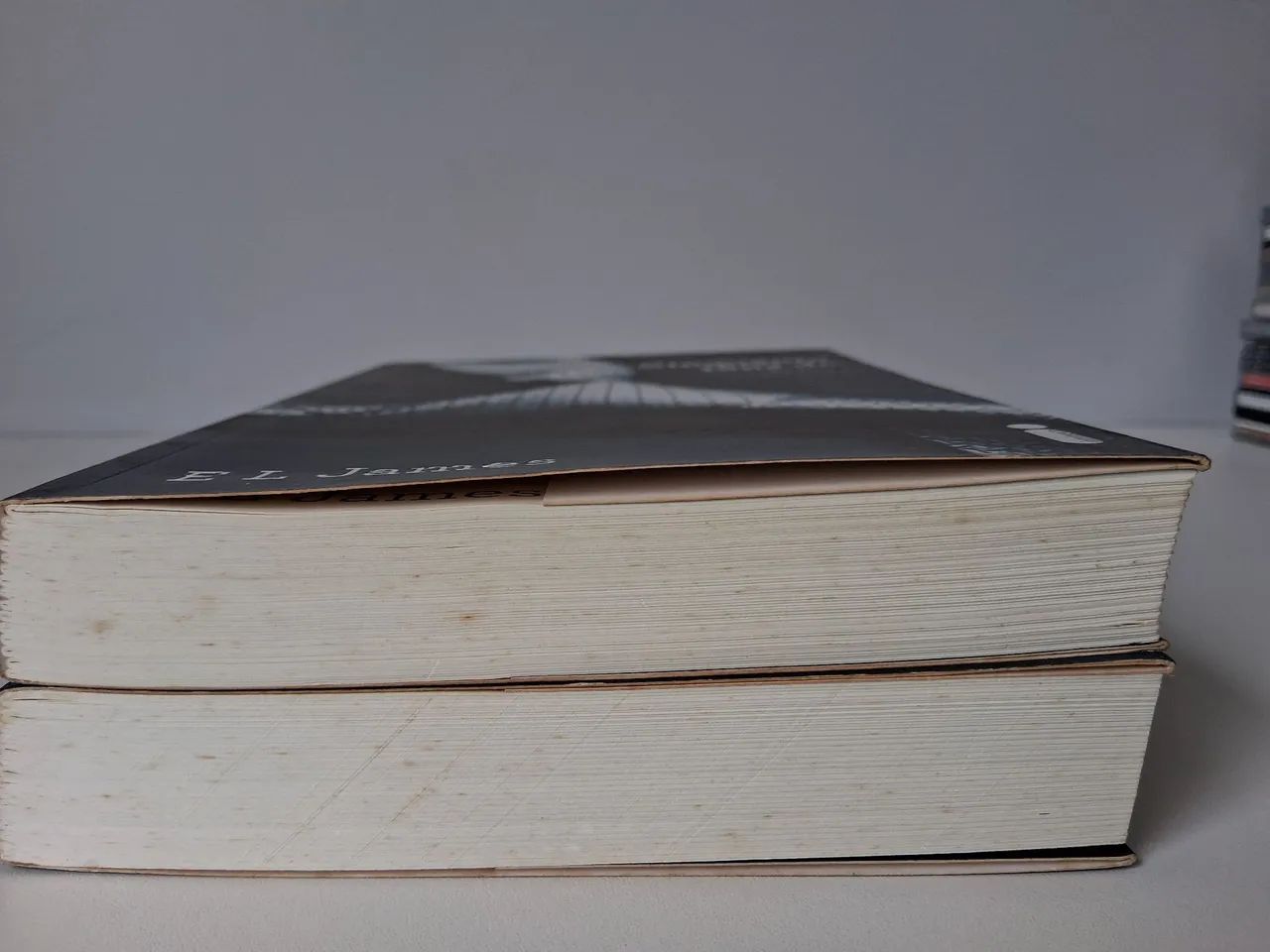 Livros Cinquenta tons de cinza 1 e 2 - Foto 3