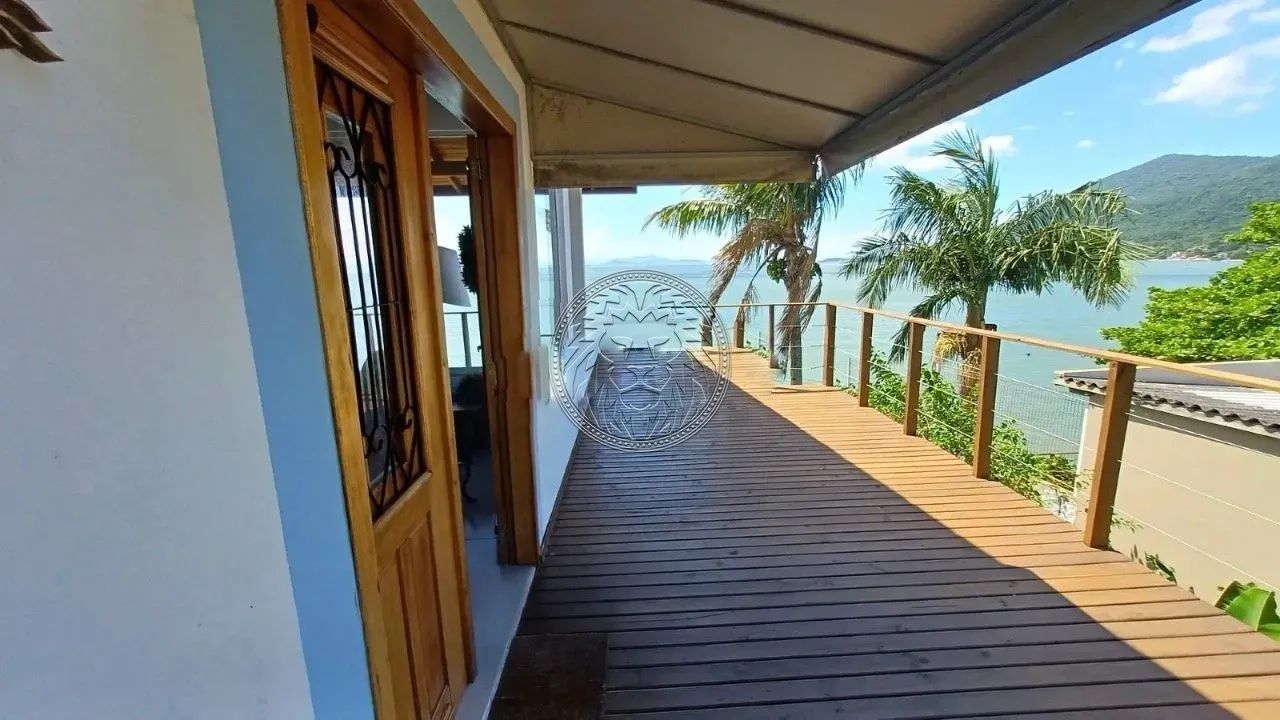 Casa Frente Mar de 4 Dormitórios no Ribeirão da Ilha - Foto 2