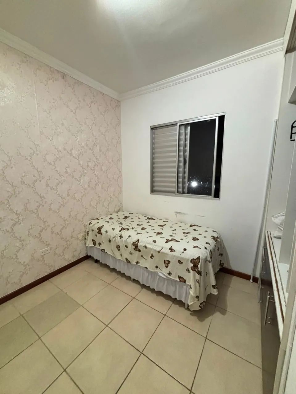Alugo quarto em apartamento compartilhado 