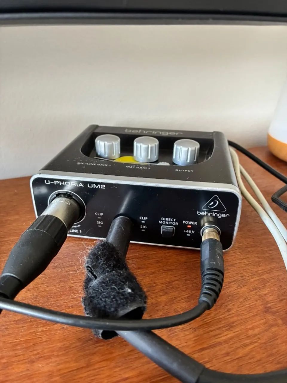 Behringer U-Phoria UM2 - Interface de Áudio USB