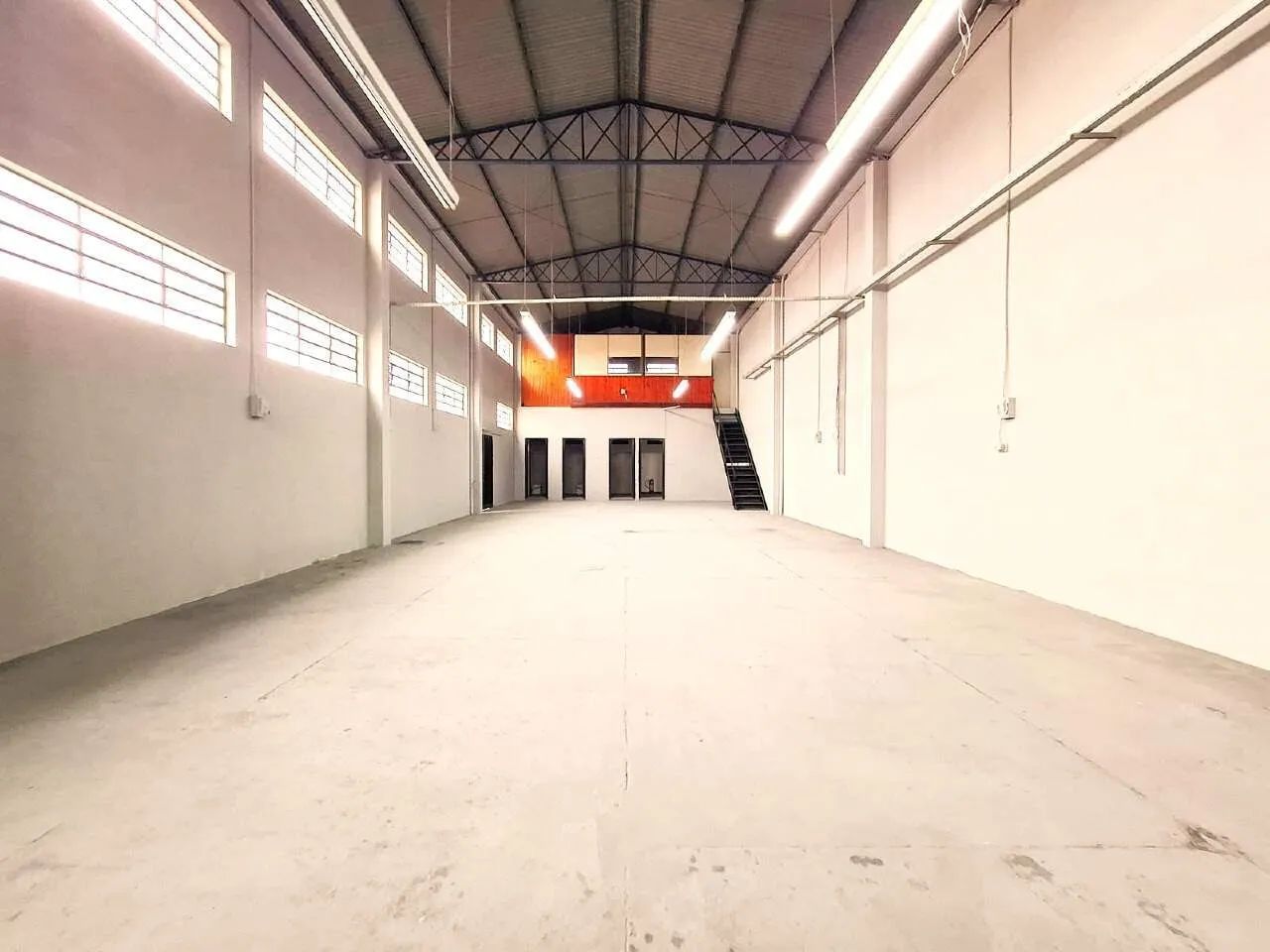 Barracão 236 m² Parque Hipólito