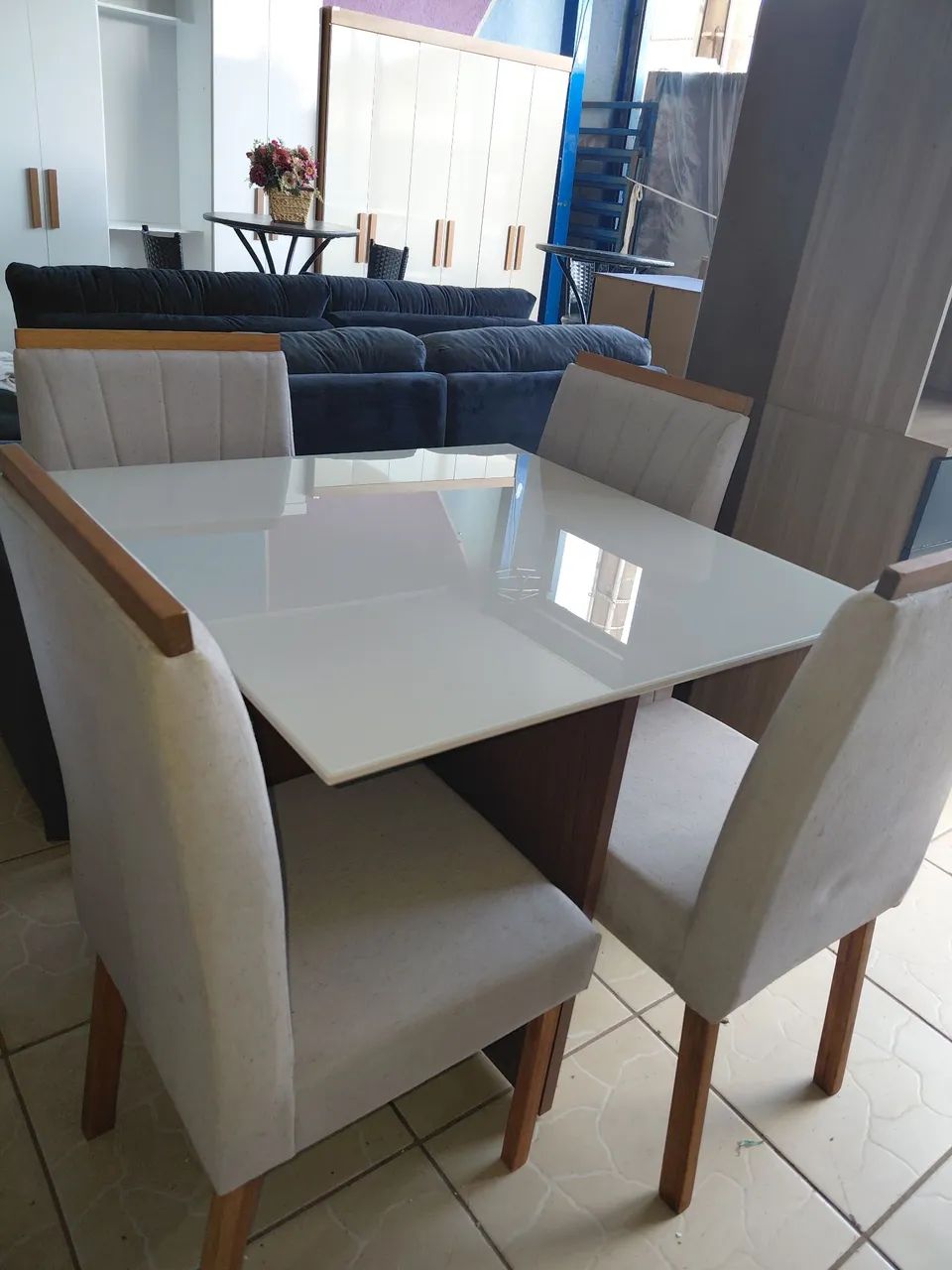 Conjunto mesa de jantar com 4 cadeiras - Foto 2