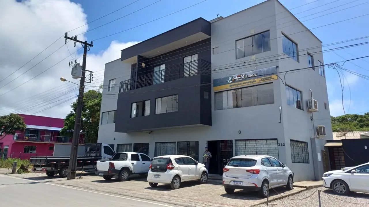 Prédio Comercial 3 Pavimentos, com 7 salas e 02 apartamentos a venda em Itapoá - SC - Foto 2