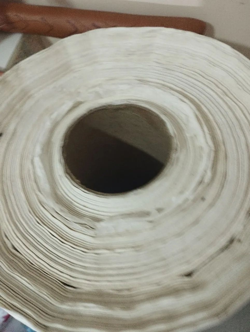 Vendo um rolo de papel para risco