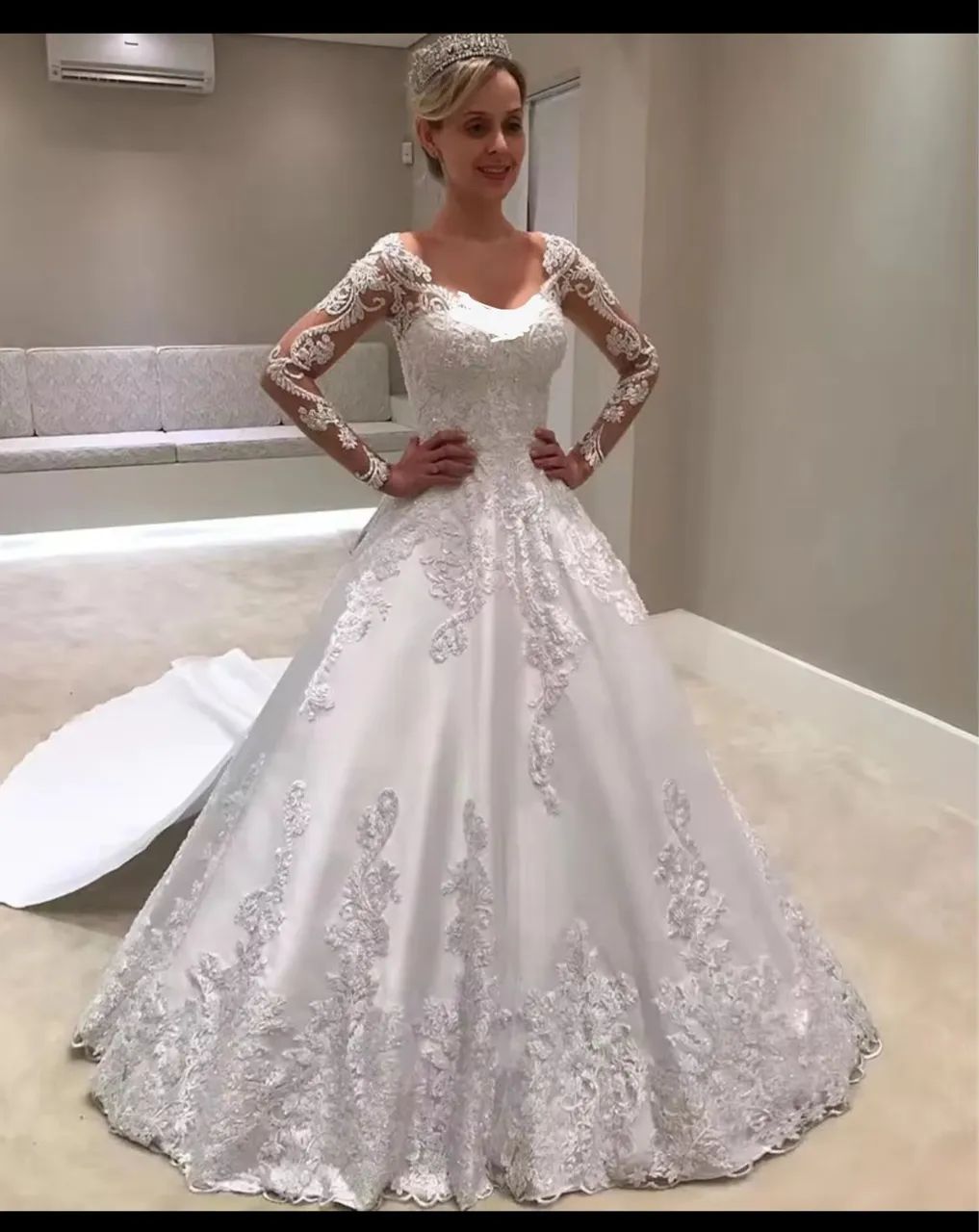 Vestido de Noiva Cetim Rendado 