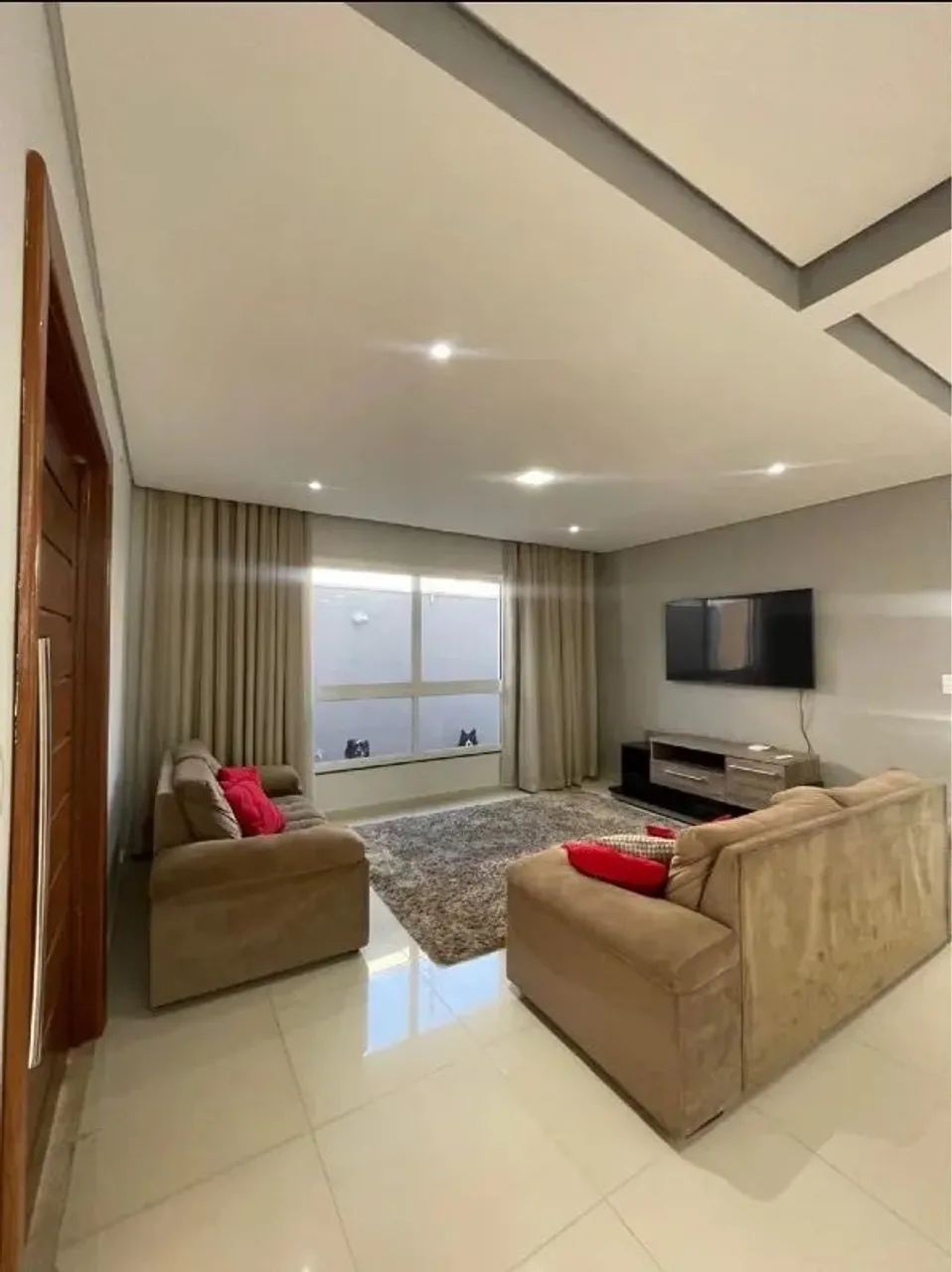 Casa à Venda com 230m² de Área Construída, Piscina e Espaço Gourmet Completo