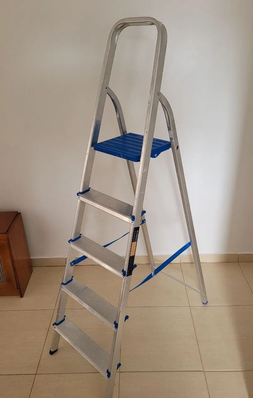 Escada de alumínio 5 Degraus