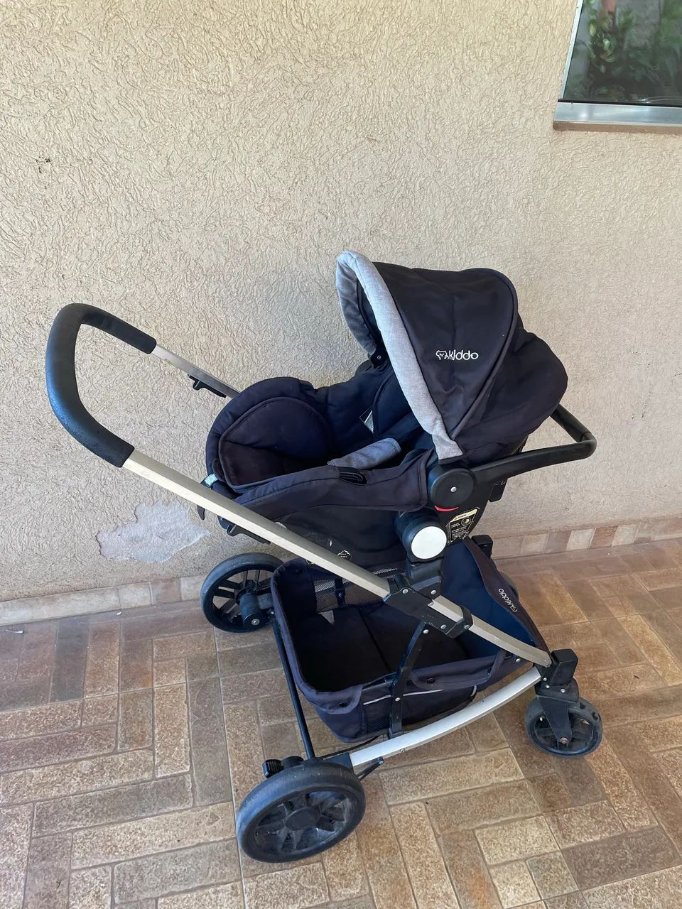 Carrinho e bebê conforto kiddo 