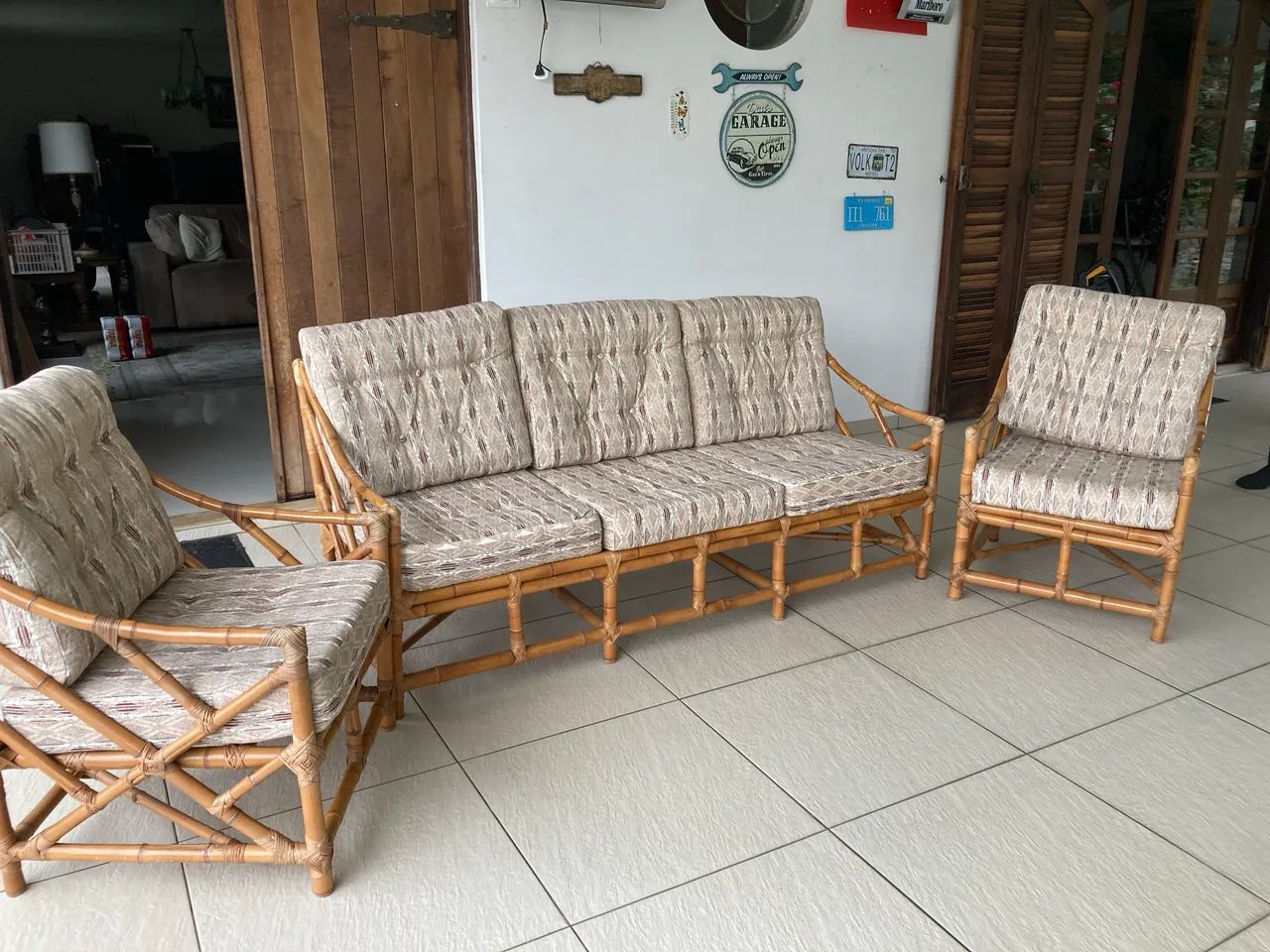JG DE SOFÁ EM CANA DA ÍNDIA 