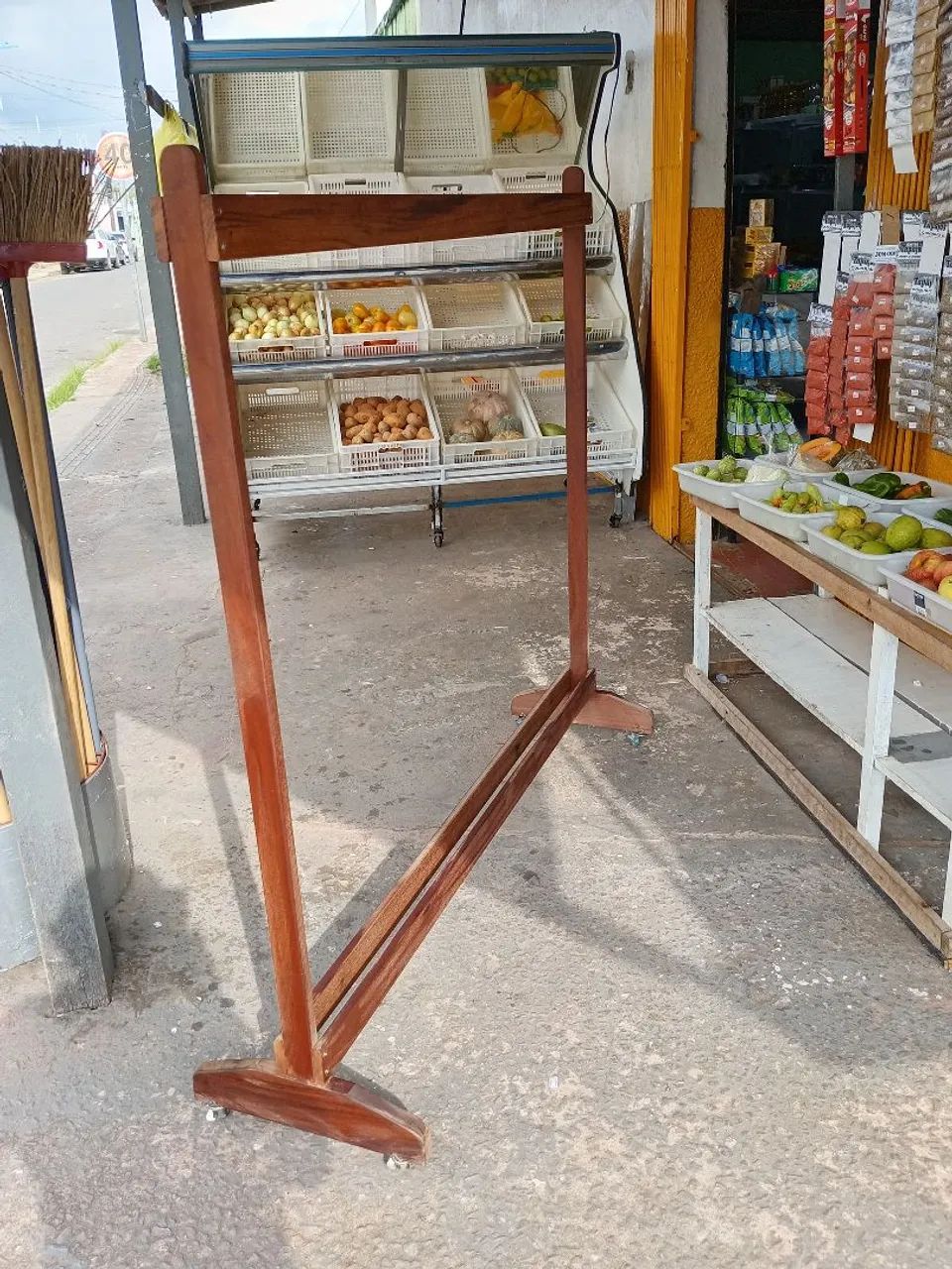 Expositor de vassouras - Foto 2