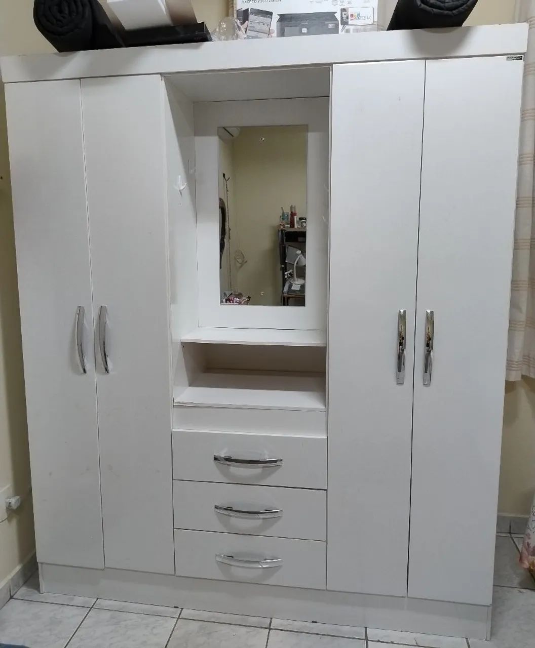 Guarda-roupa branco