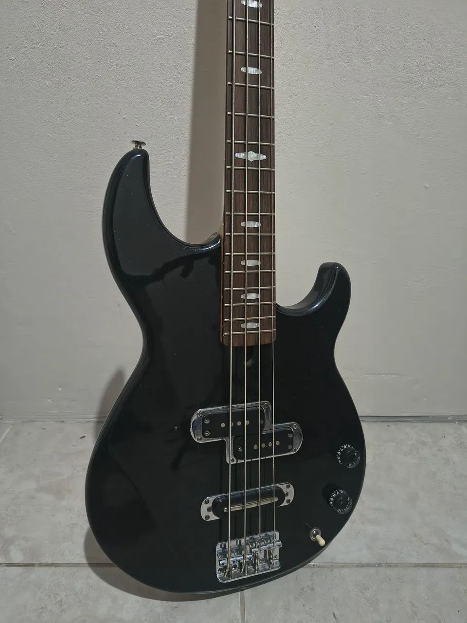 BAIXO YAMAHA BB414