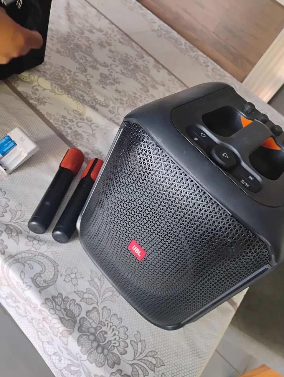 Caixa De Som Partybox Encore Com Microfone Jbl Preta - Foto 2