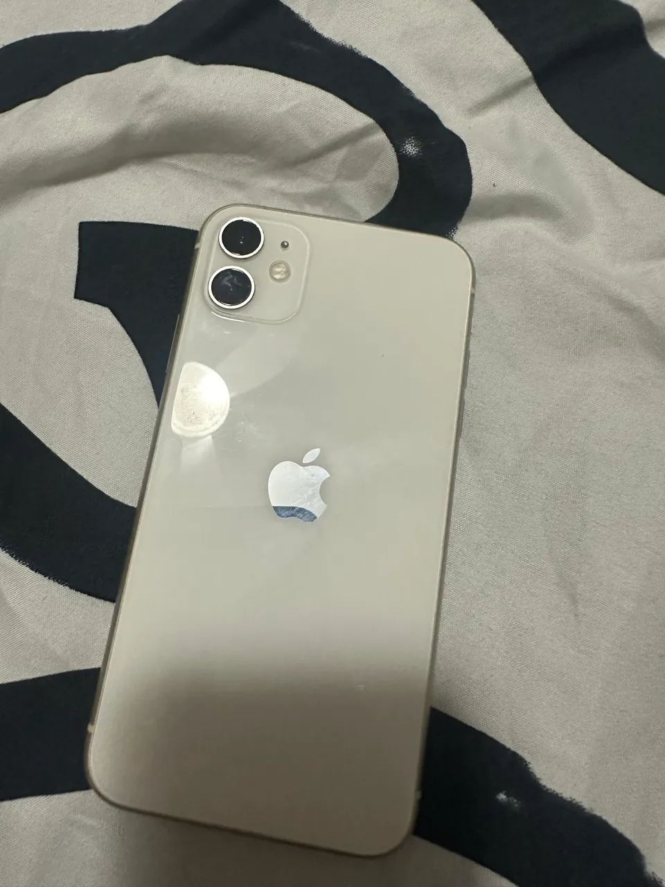 Vendo esse iPhone 64g  bateria 77